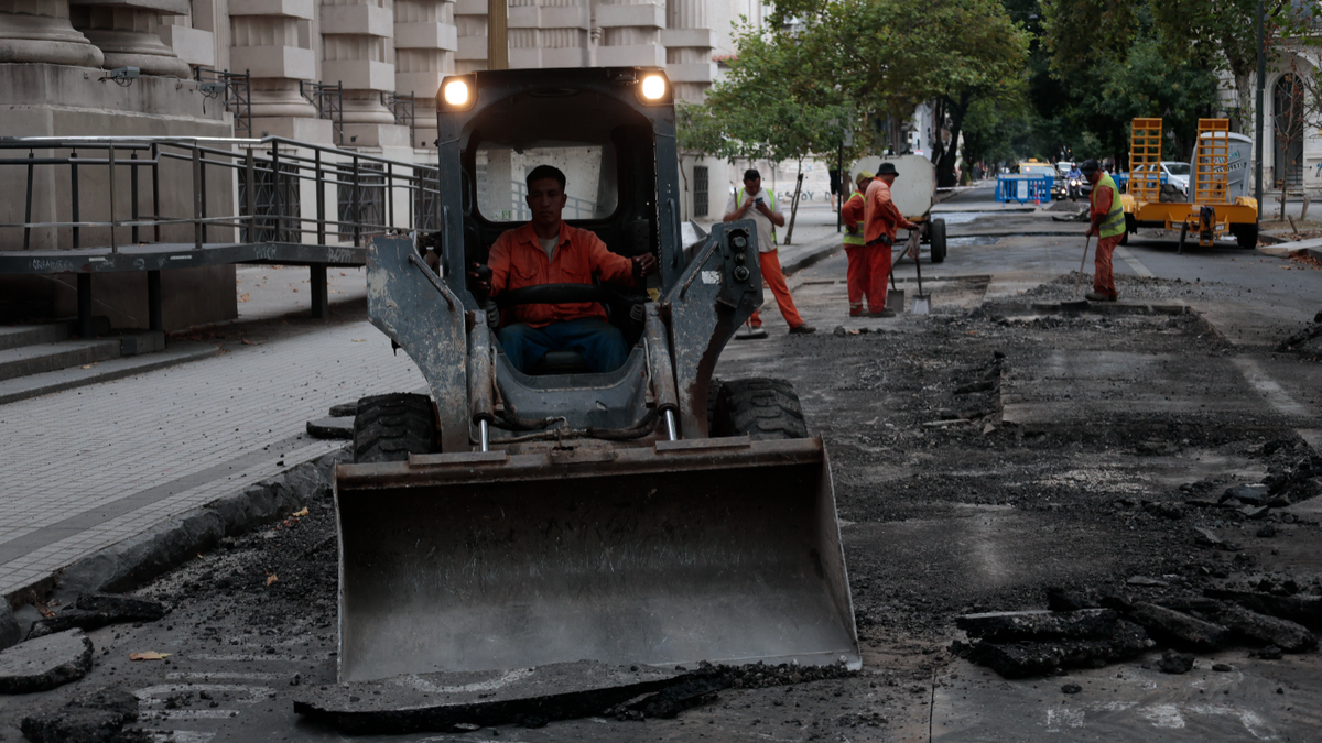 bache calle Santa Fe capital asfalto