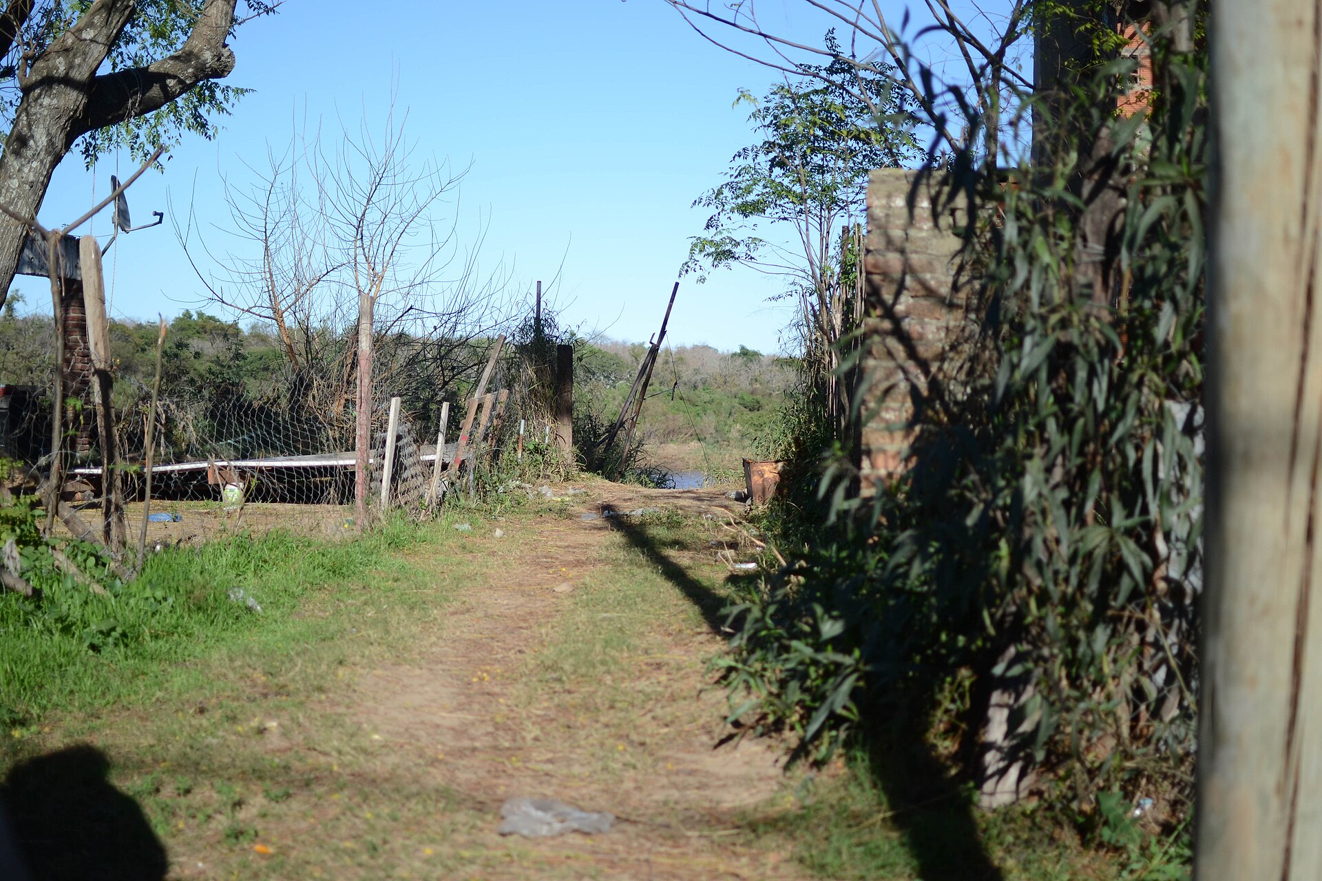 Calle de tierra en Alto Verde, ciudad de Santa Fe